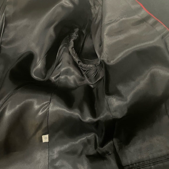 Beautiful structured fit cashmere wool blend black blazer. 2 button front. - Picture 16 of 16